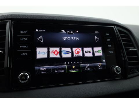 Škoda Karoq 1.5 TSI ACT Sportline Business | Digi. Dashboard | Elek. Trekhaak | Adapt. Cruise | Camera | Keyless | 19'' | Apple CarPlay | Stoel- Stuurverw.