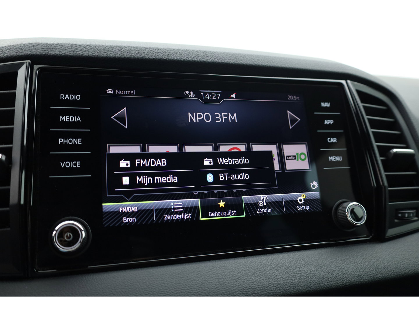 Škoda Karoq 1.5 TSI ACT Sportline Business | Digi. Dashboard | Elek. Trekhaak | Adapt. Cruise | Camera | Keyless | 19'' | Apple CarPlay | Stoel- Stuurverw.