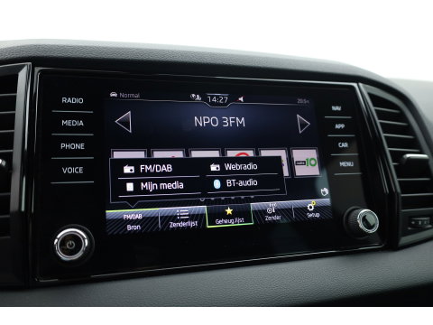 Škoda Karoq 1.5 TSI ACT Sportline Business | Digi. Dashboard | Elek. Trekhaak | Adapt. Cruise | Camera | Keyless | 19'' | Apple CarPlay | Stoel- Stuurverw.