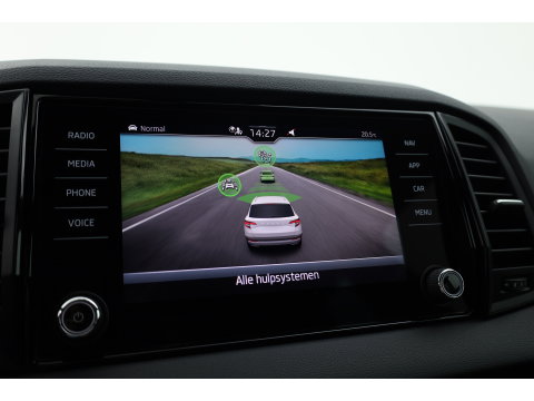 Škoda Karoq 1.5 TSI ACT Sportline Business | Digi. Dashboard | Elek. Trekhaak | Adapt. Cruise | Camera | Keyless | 19'' | Apple CarPlay | Stoel- Stuurverw.