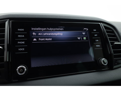 Škoda Karoq 1.5 TSI ACT Sportline Business | Digi. Dashboard | Elek. Trekhaak | Adapt. Cruise | Camera | Keyless | 19'' | Apple CarPlay | Stoel- Stuurverw.