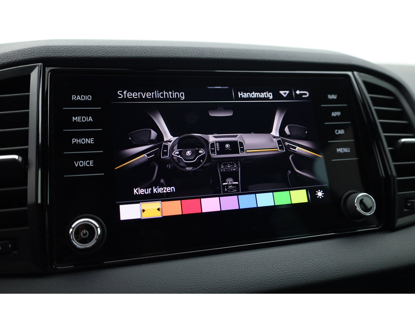 Škoda Karoq 1.5 TSI ACT Sportline Business | Digi. Dashboard | Elek. Trekhaak | Adapt. Cruise | Camera | Keyless | 19'' | Apple CarPlay | Stoel- Stuurverw.