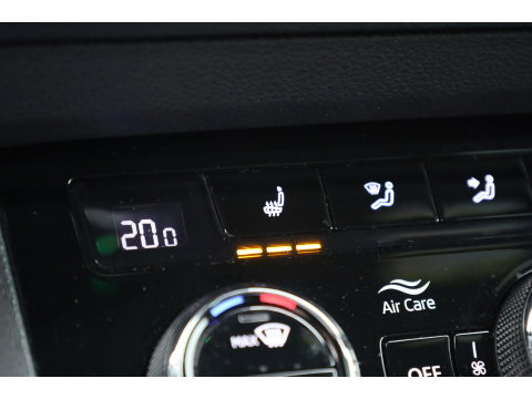 Škoda Karoq 1.5 TSI ACT Sportline Business | Digi. Dashboard | Elek. Trekhaak | Adapt. Cruise | Camera | Keyless | 19'' | Apple CarPlay | Stoel- Stuurverw.