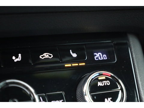 Škoda Karoq 1.5 TSI ACT Sportline Business | Digi. Dashboard | Elek. Trekhaak | Adapt. Cruise | Camera | Keyless | 19'' | Apple CarPlay | Stoel- Stuurverw.