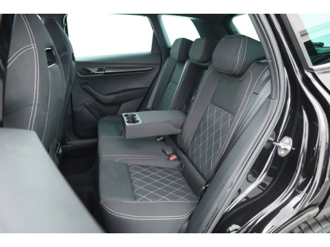 Škoda Karoq 1.5 TSI ACT Sportline Business | Digi. Dashboard | Elek. Trekhaak | Adapt. Cruise | Camera | Keyless | 19'' | Apple CarPlay | Stoel- Stuurverw.