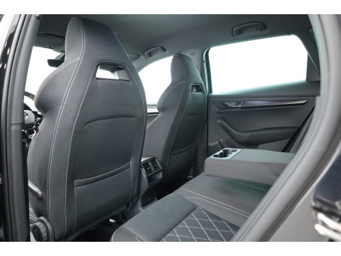 Škoda Karoq 1.5 TSI ACT Sportline Business | Digi. Dashboard | Elek. Trekhaak | Adapt. Cruise | Camera | Keyless | 19'' | Apple CarPlay | Stoel- Stuurverw.