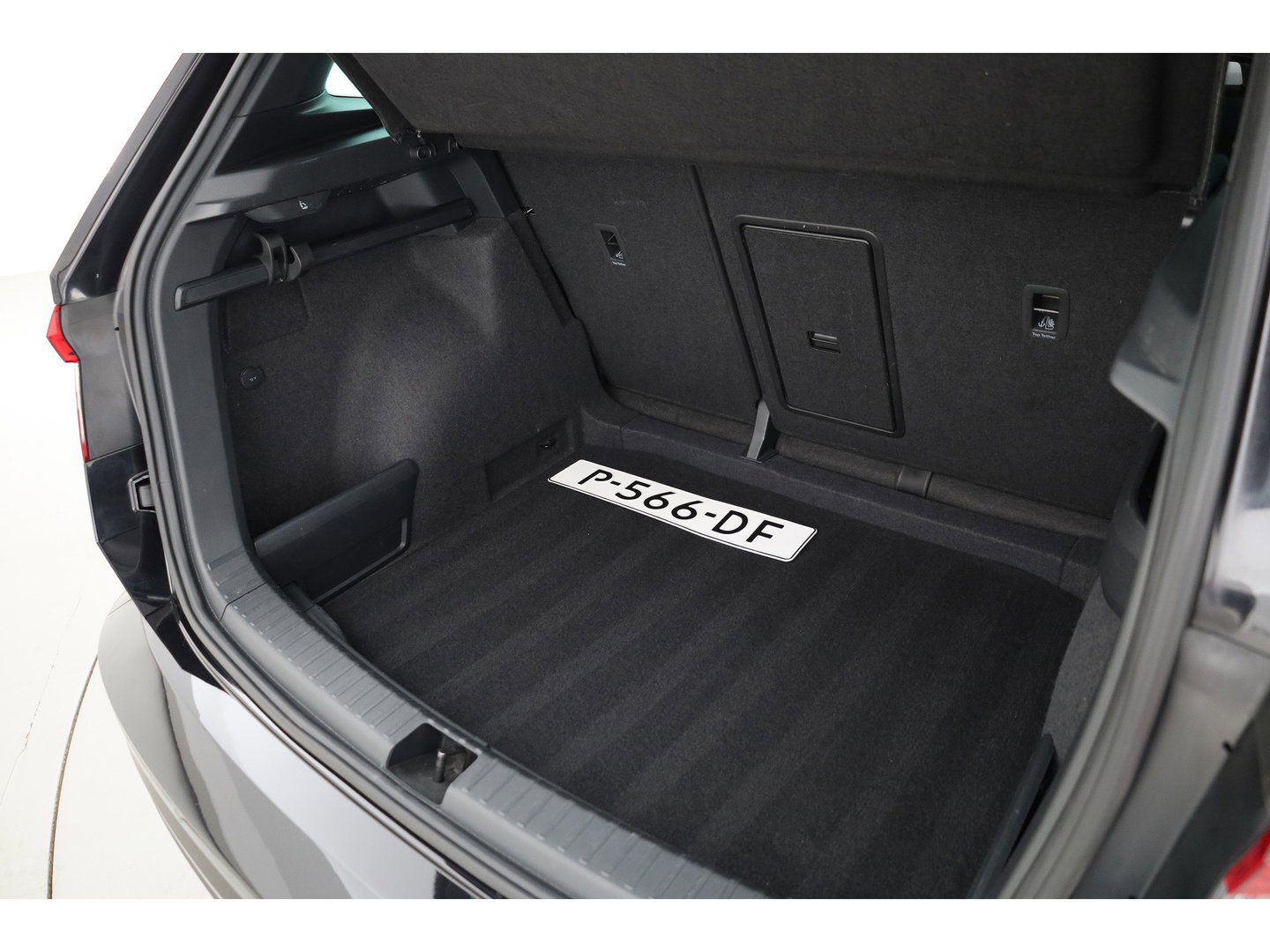 Škoda Karoq 1.5 TSI ACT Sportline Business | Digi. Dashboard | Elek. Trekhaak | Adapt. Cruise | Camera | Keyless | 19'' | Apple CarPlay | Stoel- Stuurverw.