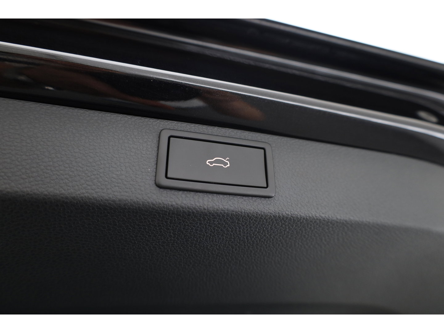 Škoda Karoq 1.5 TSI ACT Sportline Business | Digi. Dashboard | Elek. Trekhaak | Adapt. Cruise | Camera | Keyless | 19'' | Apple CarPlay | Stoel- Stuurverw.