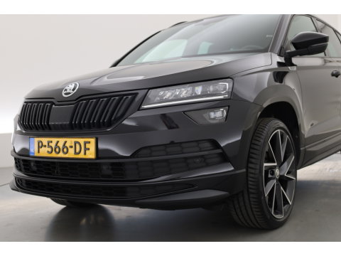 Škoda Karoq 1.5 TSI ACT Sportline Business | Digi. Dashboard | Elek. Trekhaak | Adapt. Cruise | Camera | Keyless | 19'' | Apple CarPlay | Stoel- Stuurverw.