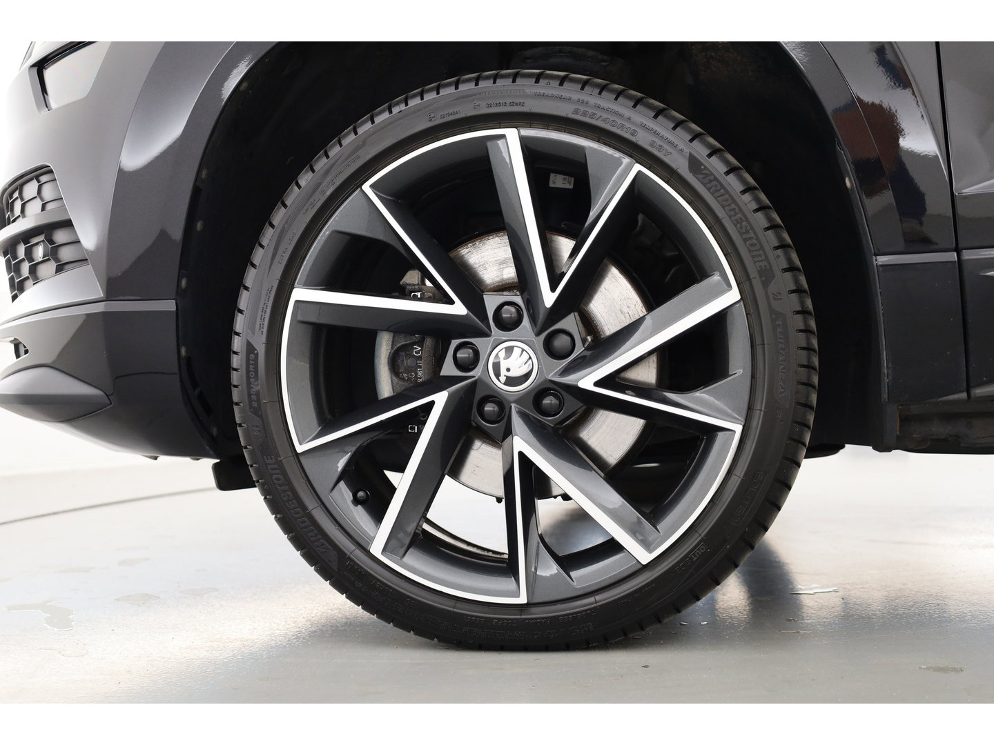Škoda Karoq 1.5 TSI ACT Sportline Business | Digi. Dashboard | Elek. Trekhaak | Adapt. Cruise | Camera | Keyless | 19'' | Apple CarPlay | Stoel- Stuurverw.