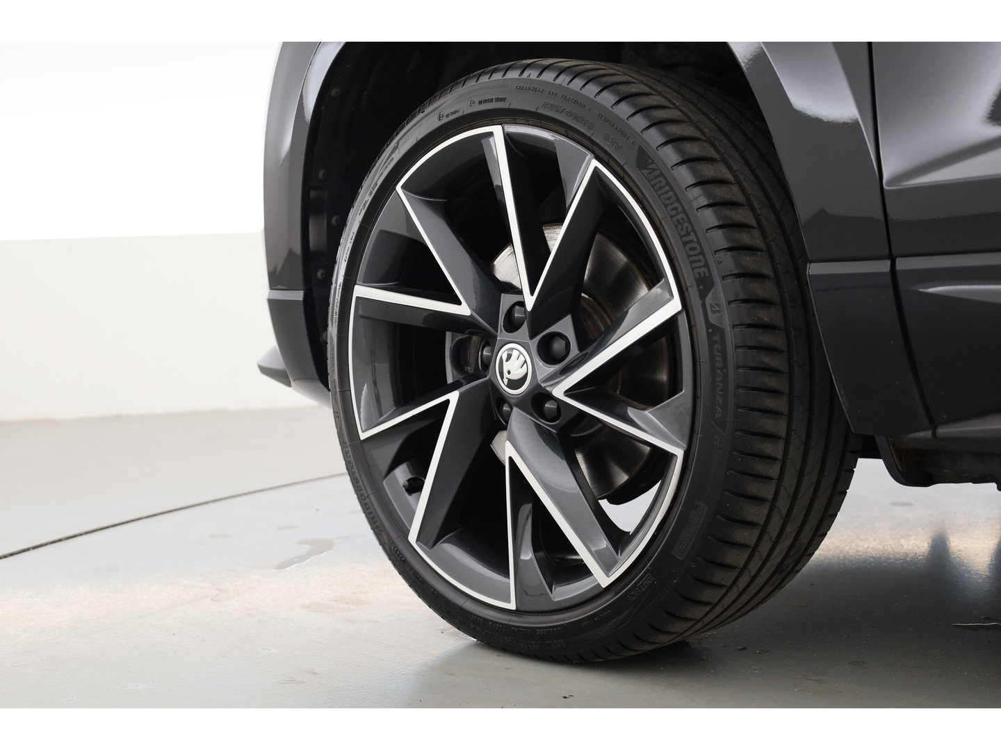 Škoda Karoq 1.5 TSI ACT Sportline Business | Digi. Dashboard | Elek. Trekhaak | Adapt. Cruise | Camera | Keyless | 19'' | Apple CarPlay | Stoel- Stuurverw.