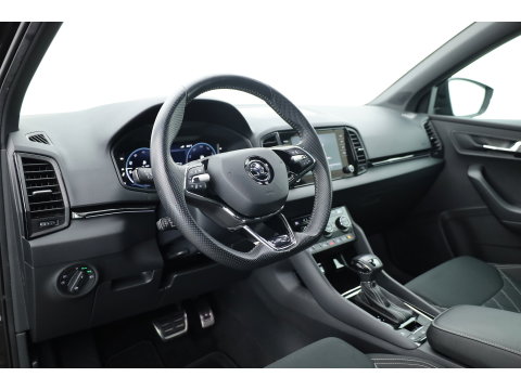 Škoda Karoq 1.5 TSI ACT Sportline Business | Digi. Dashboard | Elek. Trekhaak | Adapt. Cruise | Camera | Keyless | 19'' | Apple CarPlay | Stoel- Stuurverw.
