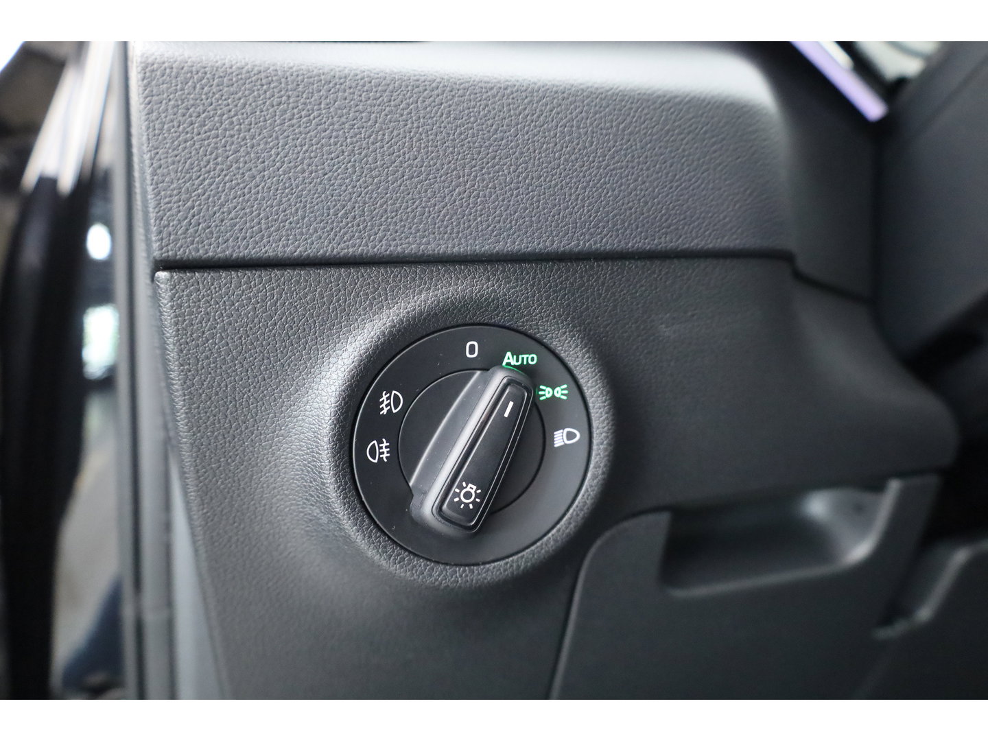 Škoda Karoq 1.5 TSI ACT Sportline Business | Digi. Dashboard | Elek. Trekhaak | Adapt. Cruise | Camera | Keyless | 19'' | Apple CarPlay | Stoel- Stuurverw.