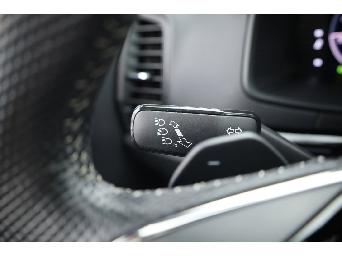 Škoda Karoq 1.5 TSI ACT Sportline Business | Digi. Dashboard | Elek. Trekhaak | Adapt. Cruise | Camera | Keyless | 19'' | Apple CarPlay | Stoel- Stuurverw.