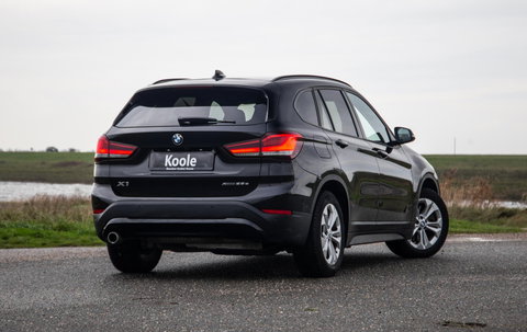 BMW X1 xDrive25e Executive X CAMERA / CARPLAY / HEAD UP DISPLAY / LEDER / LED / CRUISE CONTROLE / STOELVERWARMING