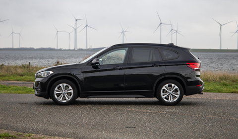 BMW X1 xDrive25e Executive X CAMERA / CARPLAY / HEAD UP DISPLAY / LEDER / LED / CRUISE CONTROLE / STOELVERWARMING
