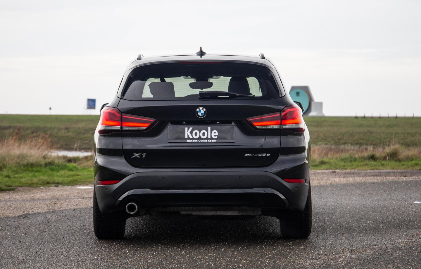 BMW X1 xDrive25e Executive X CAMERA / CARPLAY / HEAD UP DISPLAY / LEDER / LED / CRUISE CONTROLE / STOELVERWARMING