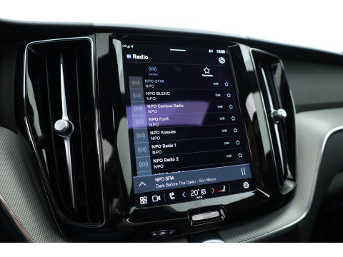 Volvo XC60 2.0 T6 Plug-in hybrid AWD Plus Dark SOH 97,7% | Pano | Memory Seats | Elek. Trekhaak | Camera | Stoel- Stuurverw. | 21'' | Pilot Assist