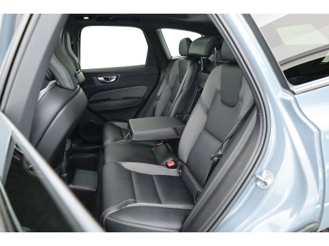 Volvo XC60 2.0 T6 Plug-in hybrid AWD Plus Dark SOH 97,7% | Pano | Memory Seats | Elek. Trekhaak | Camera | Stoel- Stuurverw. | 21'' | Pilot Assist