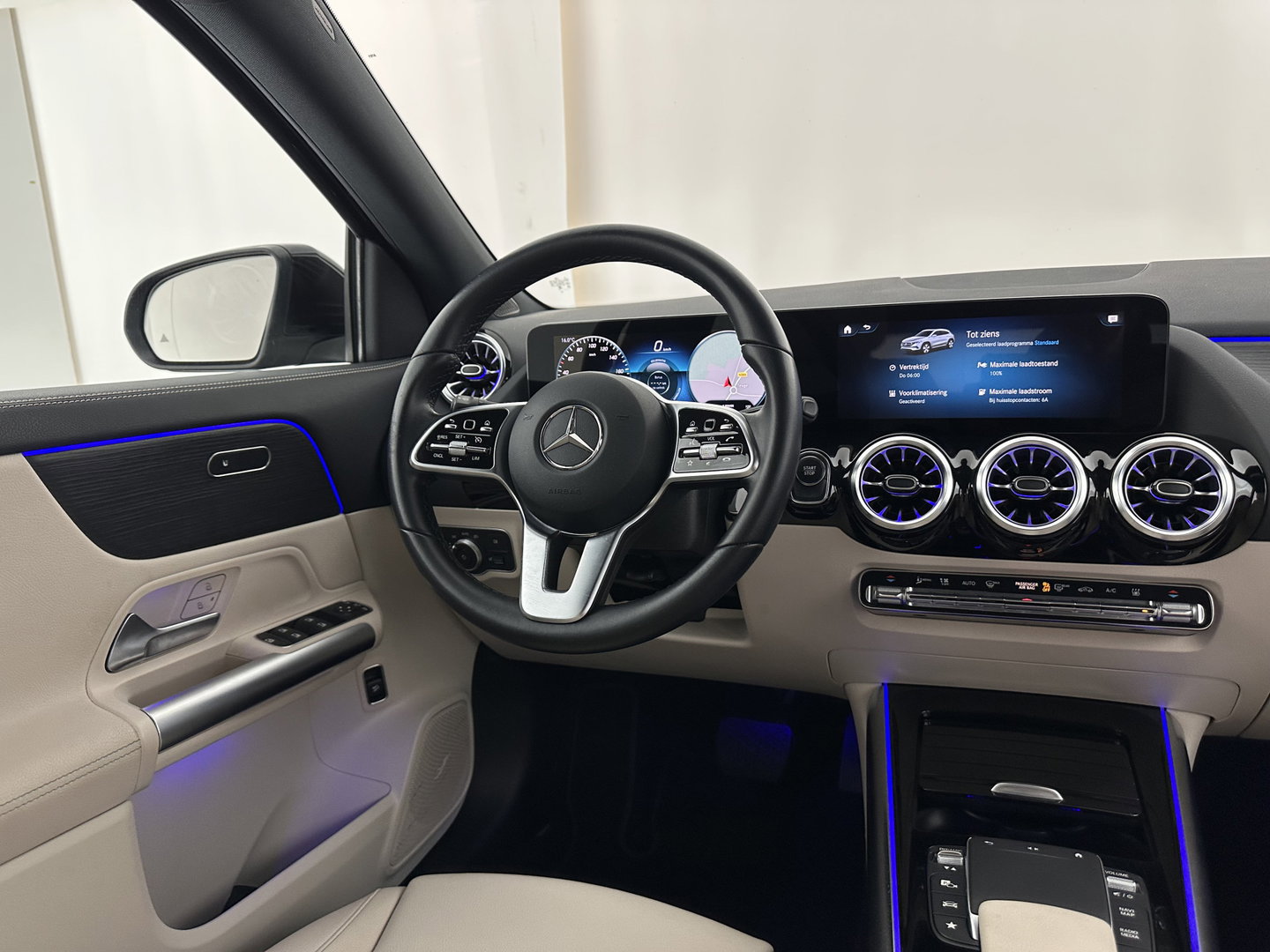Mercedes-Benz EQA 350 4MATIC Luxury Line 67 kWh [ 3-Fase-11 kW ] (INCL-BTW) *LEATHER | FULL-LED | BLIND-SPOT | WIDESCREEN-DIGI-COCKPIT | HEATED-SPORTSEATS | CAMERA | NAVI-FULLMAP | DAB | AMBIENT-LIGHT | KEYLESS | LANE-ASSIST | 18''ALU*