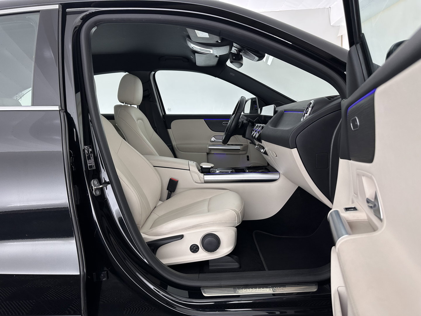 Mercedes-Benz EQA 350 4MATIC Luxury Line 67 kWh [ 3-Fase-11 kW ] (INCL-BTW) *LEATHER | FULL-LED | BLIND-SPOT | WIDESCREEN-DIGI-COCKPIT | HEATED-SPORTSEATS | CAMERA | NAVI-FULLMAP | DAB | AMBIENT-LIGHT | KEYLESS | LANE-ASSIST | 18''ALU*