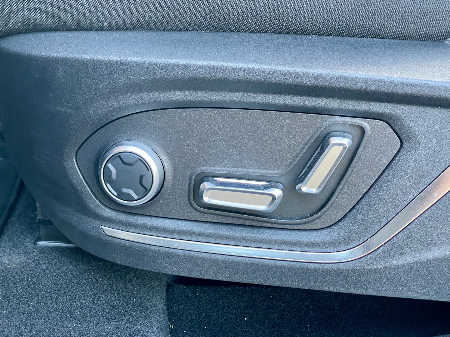 Lynk & Co 01 1.5 | Stuurverwarming | Zwarte Hemel | Panoramadak | Achteruitrijcamera | Adaptive Cruise Control | Keyless | Elektrische Bestuurdersstoel + Geheugen | Parkeersensoren | Apple Carplay | Android A