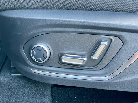 Lynk & Co 01 1.5 | Stuurverwarming | Zwarte Hemel | Panoramadak | Achteruitrijcamera | Adaptive Cruise Control | Keyless | Elektrische Bestuurdersstoel + Geheugen | Parkeersensoren | Apple Carplay | Android A