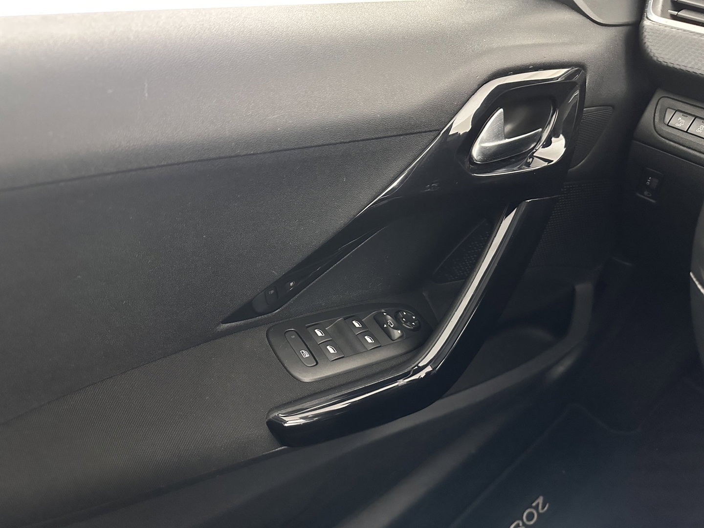 Peugeot 208 1.6 BlueHDi Blue Lease Executive *NAVI-FULLMAP | XENON | ECC | PDC | CRUISE | COMFORT-SEATS | TOWBAR | 16''ALU*