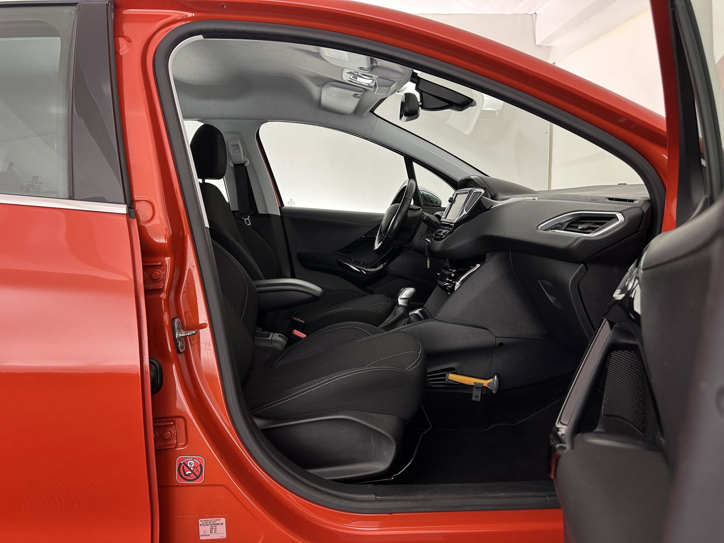 Peugeot 208 1.6 BlueHDi Blue Lease Executive *NAVI-FULLMAP | XENON | ECC | PDC | CRUISE | COMFORT-SEATS | TOWBAR | 16''ALU*