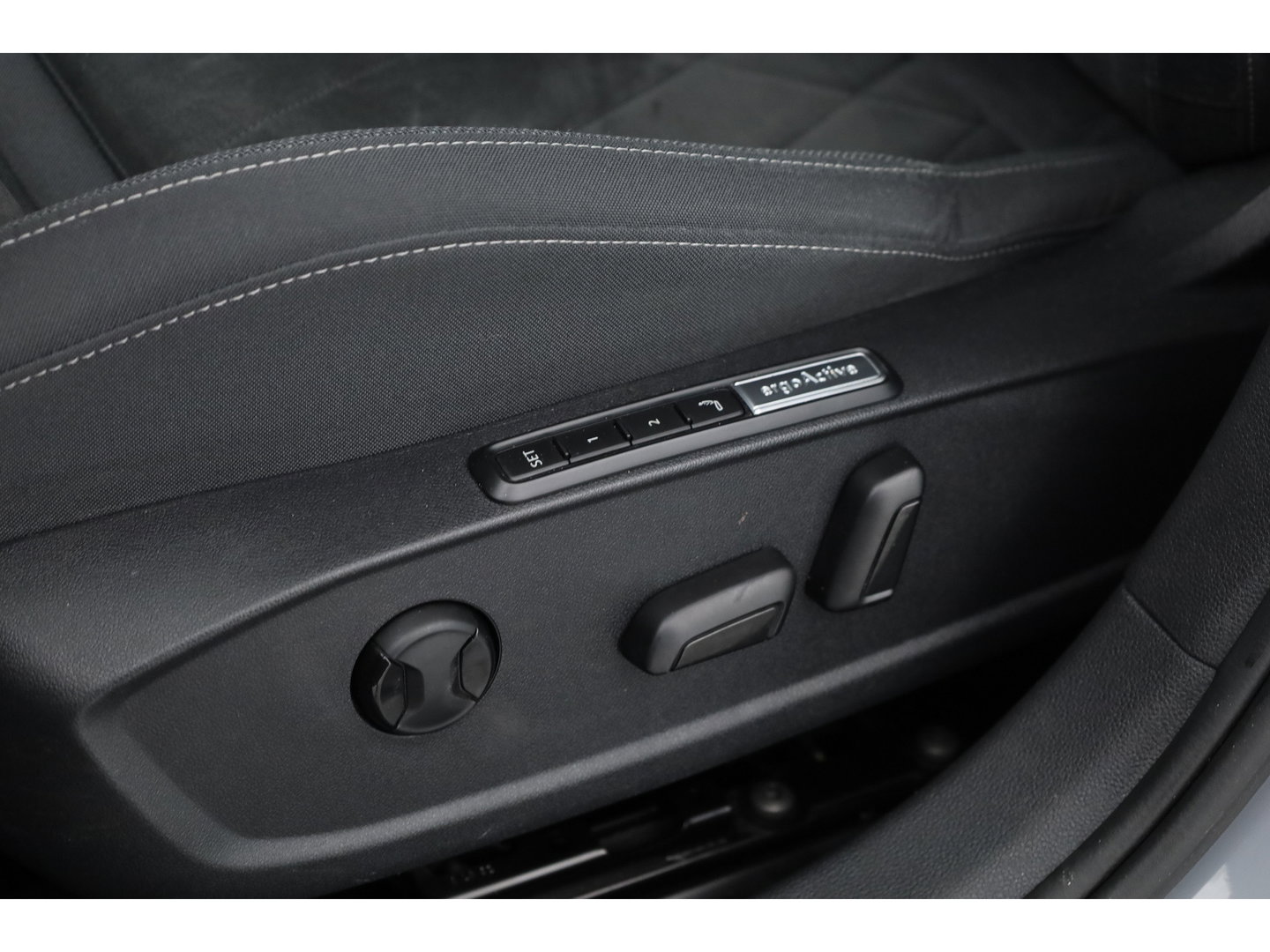 Volkswagen Golf 1.4 eHybrid Style | Massage | Memory | Camera | Adapt. Cruise | Apple CarPlay + NAV | SOH 94% |