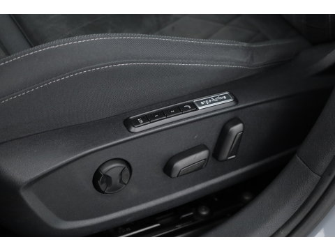 Volkswagen Golf 1.4 eHybrid Style | Massage | Memory | Camera | Adapt. Cruise | Apple CarPlay + NAV | SOH 94% |