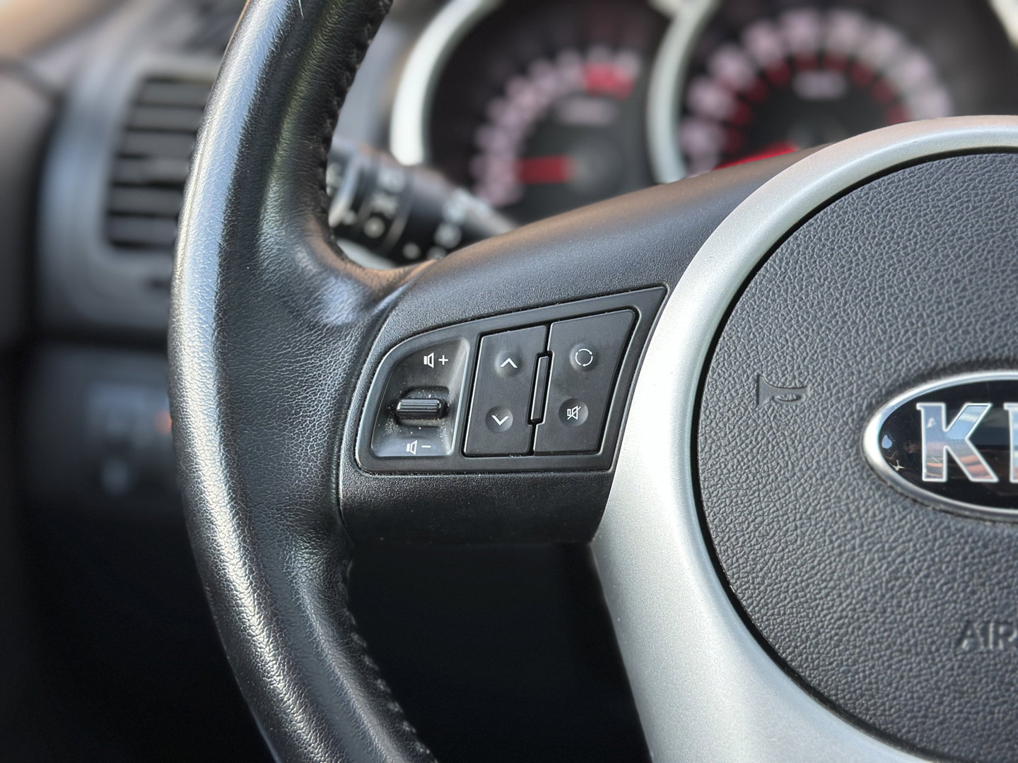 Kia Venga 1.6 CVVT ExecutiveLine | Panoramadak | Cruise Control | Achteruitrijcamera | Airconditioning | Bluetooth | Isofix