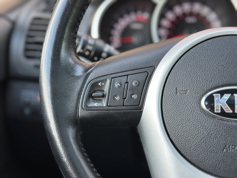 Kia Venga 1.6 CVVT ExecutiveLine | Panoramadak | Cruise Control | Achteruitrijcamera | Airconditioning | Bluetooth | Isofix