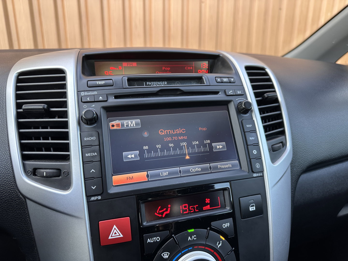Kia Venga 1.6 CVVT ExecutiveLine | Panoramadak | Cruise Control | Achteruitrijcamera | Airconditioning | Bluetooth | Isofix