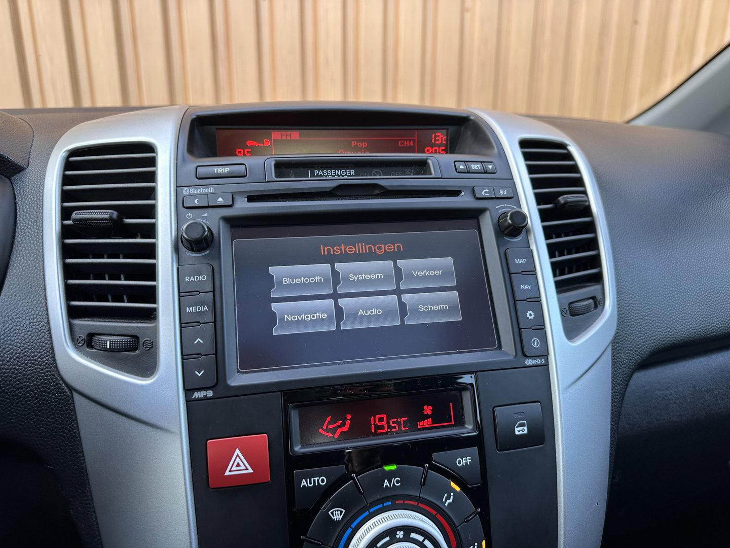 Kia Venga 1.6 CVVT ExecutiveLine | Panoramadak | Cruise Control | Achteruitrijcamera | Airconditioning | Bluetooth | Isofix