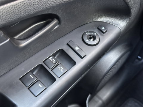 Kia Venga 1.6 CVVT ExecutiveLine | Panoramadak | Cruise Control | Achteruitrijcamera | Airconditioning | Bluetooth | Isofix