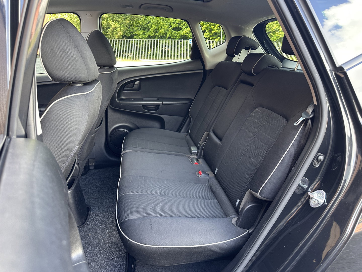 Kia Venga 1.6 CVVT ExecutiveLine | Panoramadak | Cruise Control | Achteruitrijcamera | Airconditioning | Bluetooth | Isofix