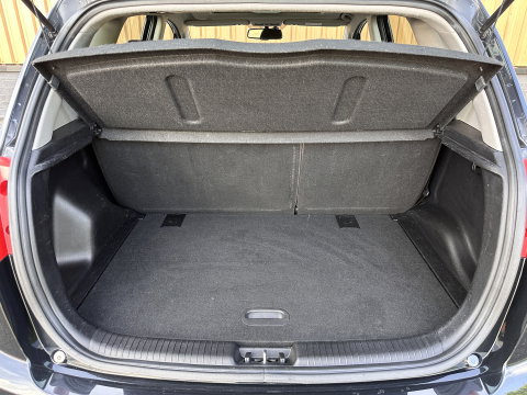 Kia Venga 1.6 CVVT ExecutiveLine | Panoramadak | Cruise Control | Achteruitrijcamera | Airconditioning | Bluetooth | Isofix