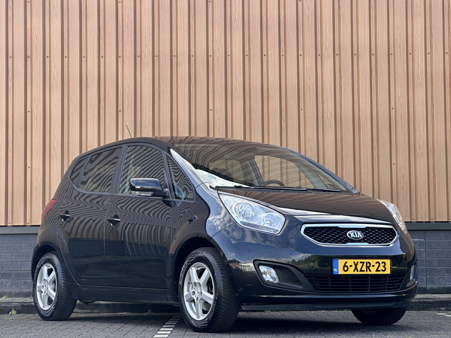 Kia Venga 1.6 CVVT ExecutiveLine | Panoramadak | Cruise Control | Achteruitrijcamera | Airconditioning | Bluetooth | Isofix