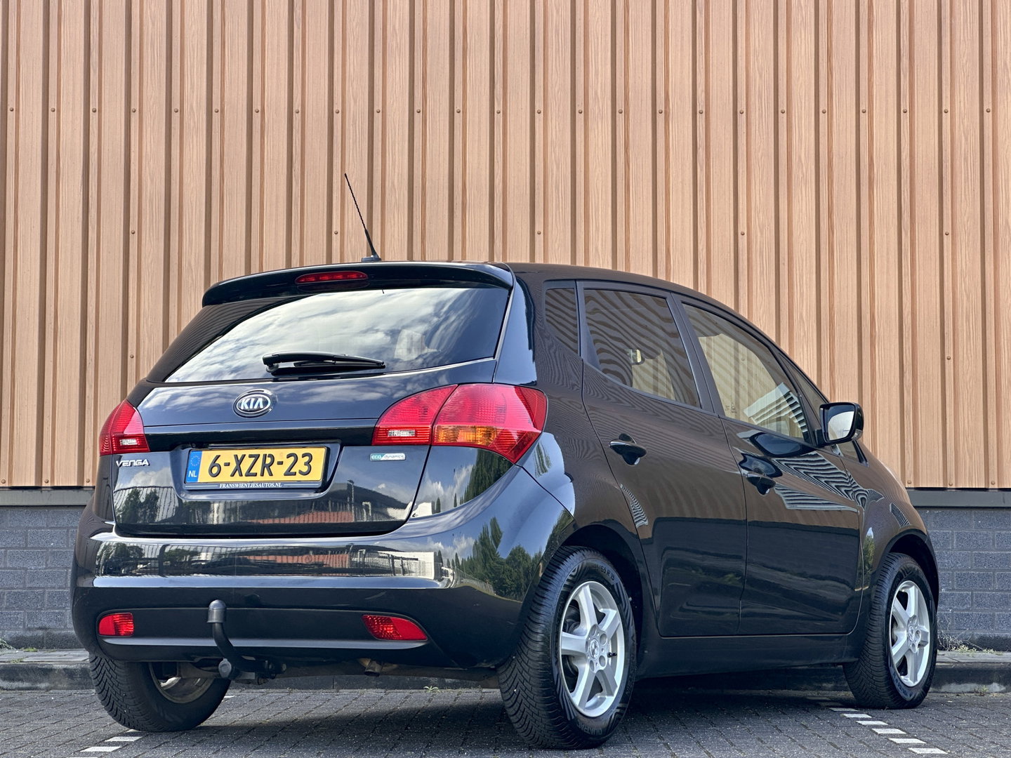 Kia Venga 1.6 CVVT ExecutiveLine | Panoramadak | Cruise Control | Achteruitrijcamera | Airconditioning | Bluetooth | Isofix