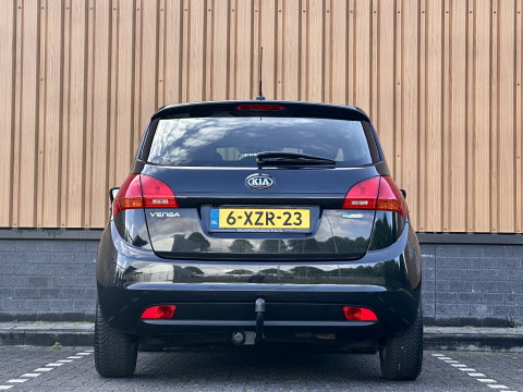 Kia Venga 1.6 CVVT ExecutiveLine | Panoramadak | Cruise Control | Achteruitrijcamera | Airconditioning | Bluetooth | Isofix