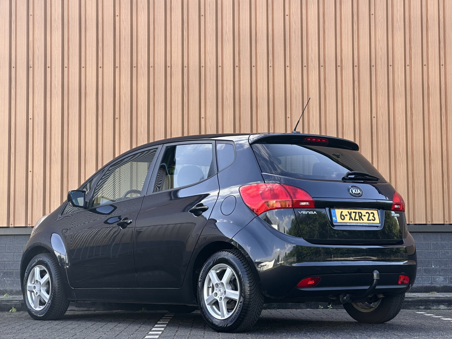 Kia Venga 1.6 CVVT ExecutiveLine | Panoramadak | Cruise Control | Achteruitrijcamera | Airconditioning | Bluetooth | Isofix