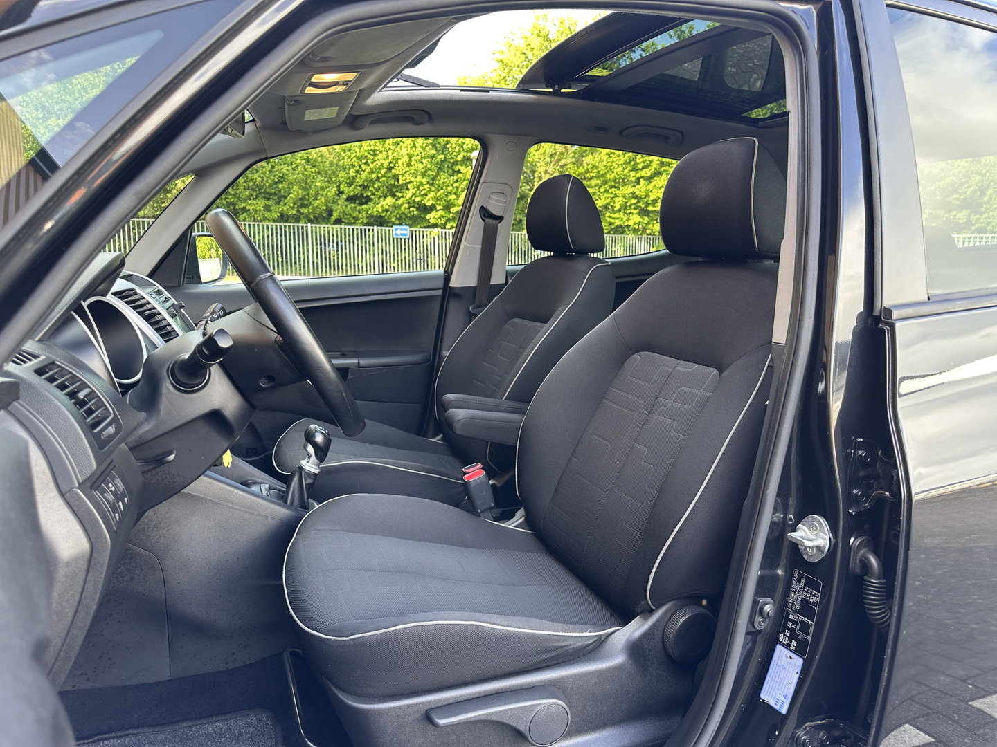 Kia Venga 1.6 CVVT ExecutiveLine | Panoramadak | Cruise Control | Achteruitrijcamera | Airconditioning | Bluetooth | Isofix