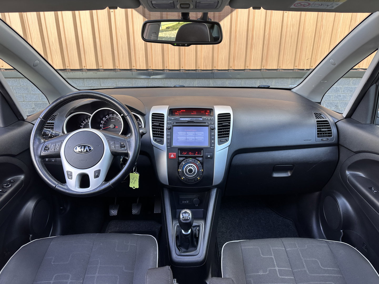 Kia Venga 1.6 CVVT ExecutiveLine | Panoramadak | Cruise Control | Achteruitrijcamera | Airconditioning | Bluetooth | Isofix