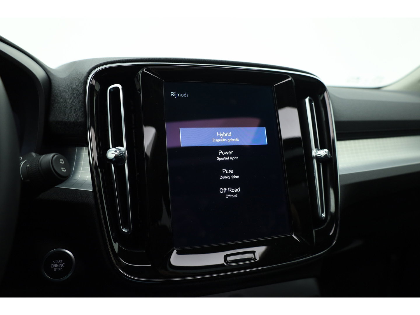 Volvo XC40 1.5 T4 Recharge Inscription Expression | SOH 96.7% |  Dig. Cockpit | Pano | 360cam | Elek. Trekhaak | Adapt. Cruise | Harman Kardon