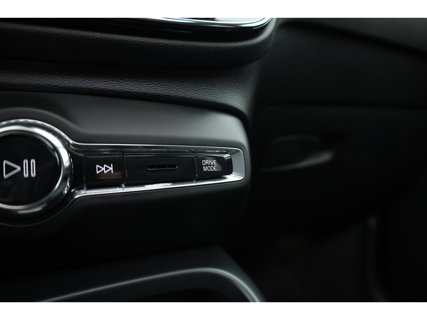 Volvo XC40 1.5 T4 Recharge Inscription Expression | SOH 96.7% |  Dig. Cockpit | Pano | 360cam | Elek. Trekhaak | Adapt. Cruise | Harman Kardon