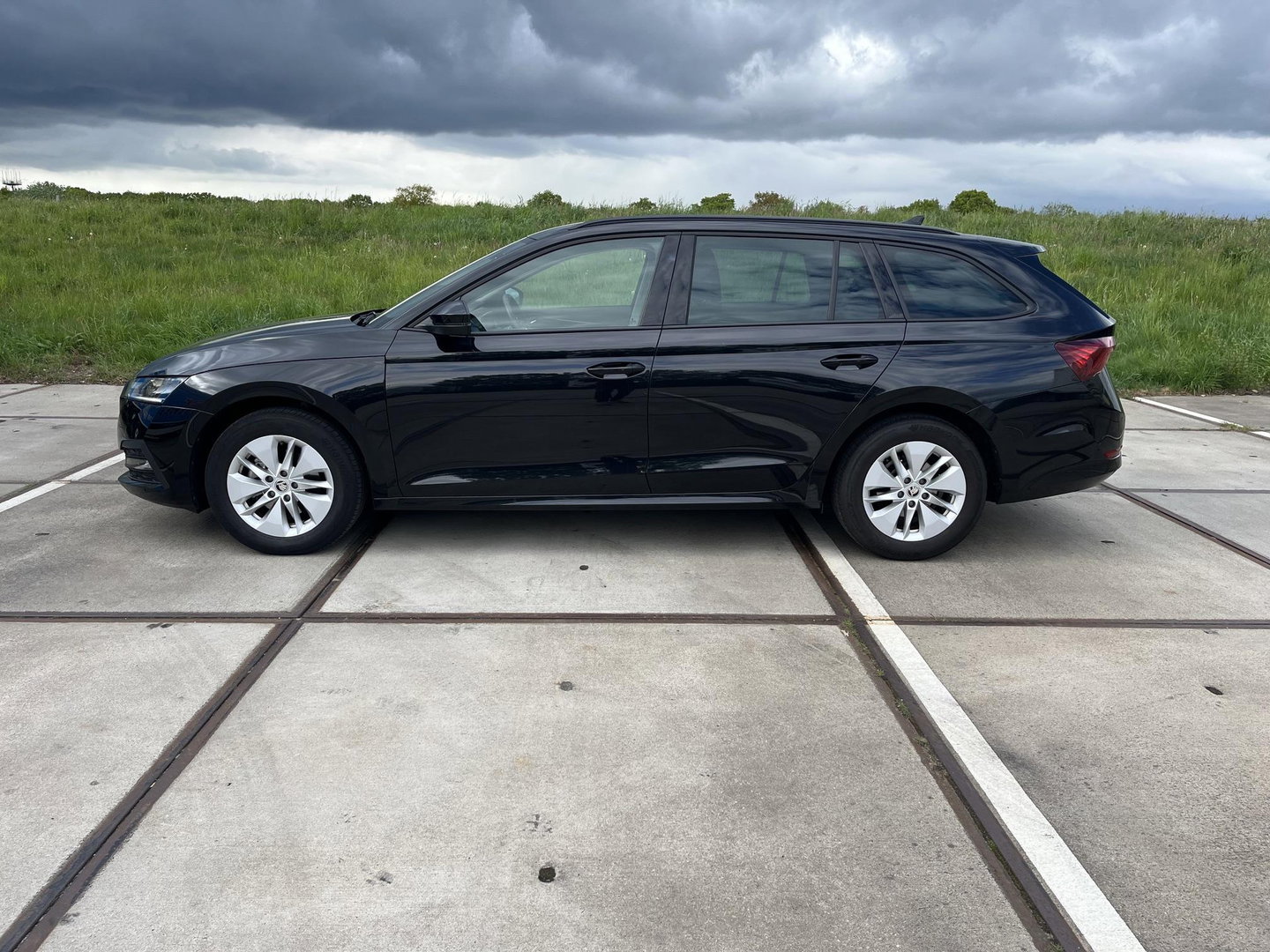 Škoda Octavia Combi 1.0 e-TSI Business Edition | CLIMA | SUNSET | STOEL & STUURWIEL VERWARMING