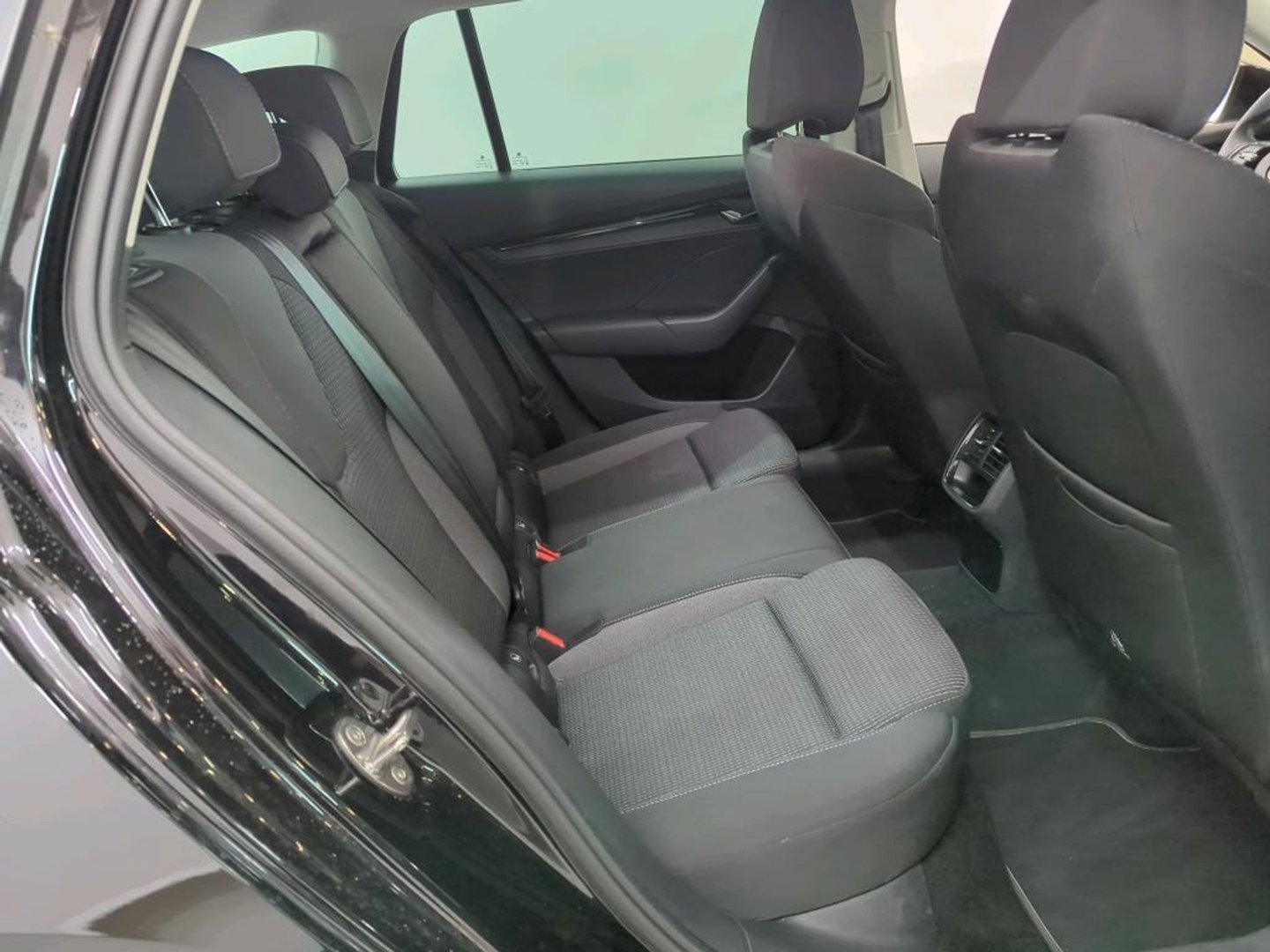 Škoda Octavia Combi 1.0 e-TSI Business Edition | CLIMA | SUNSET | STOEL & STUURWIEL VERWARMING