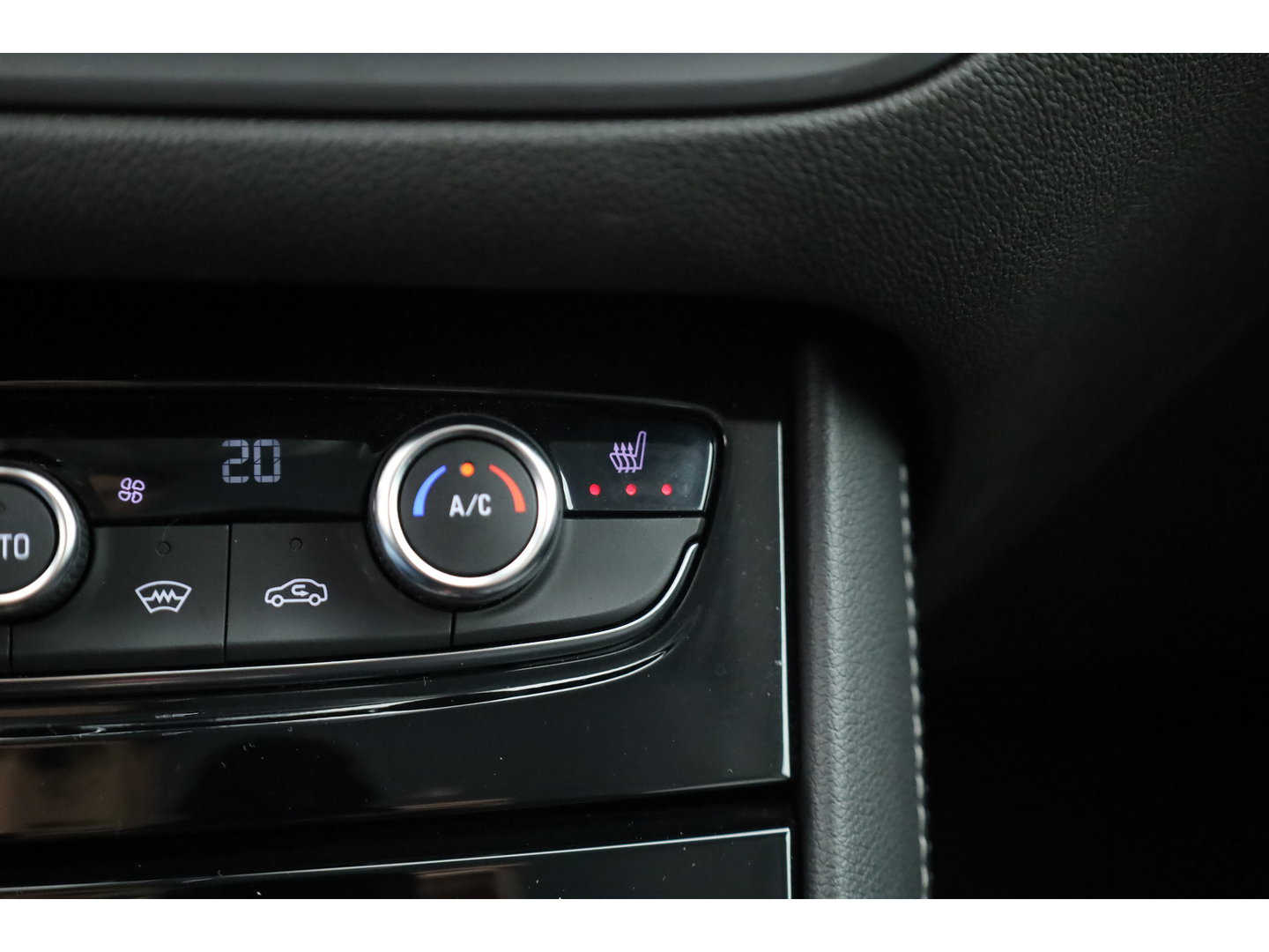 Opel Grandland 1.2 Turbo Ultimate | Dig. Cockpit  |Trekhaak | Camera | Stoel-Stuurverw. | Adapt. Cruise | Keyless | Apple CarPlay & Android Auto