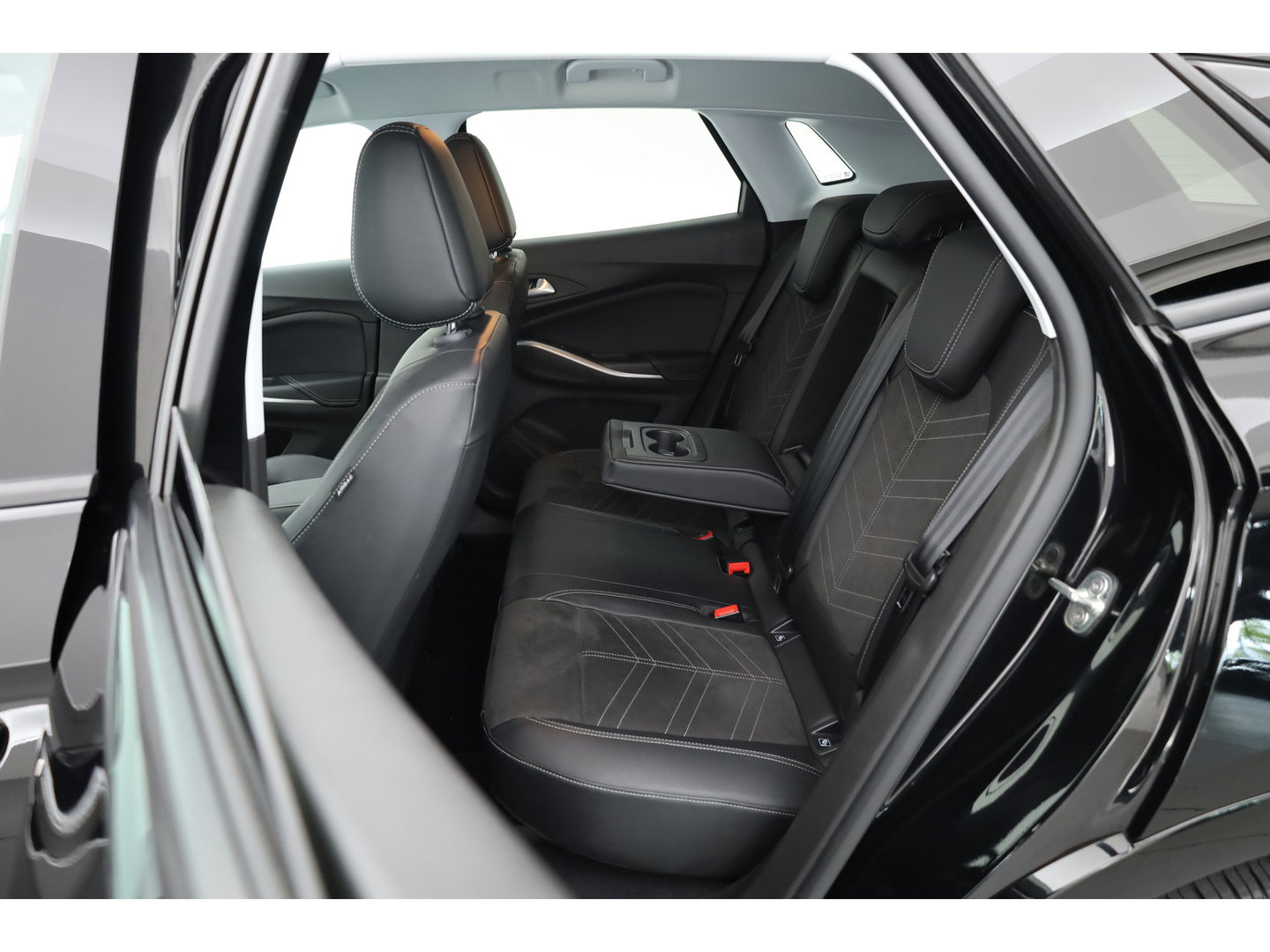 Opel Grandland 1.2 Turbo Ultimate | Dig. Cockpit  |Trekhaak | Camera | Stoel-Stuurverw. | Adapt. Cruise | Keyless | Apple CarPlay & Android Auto